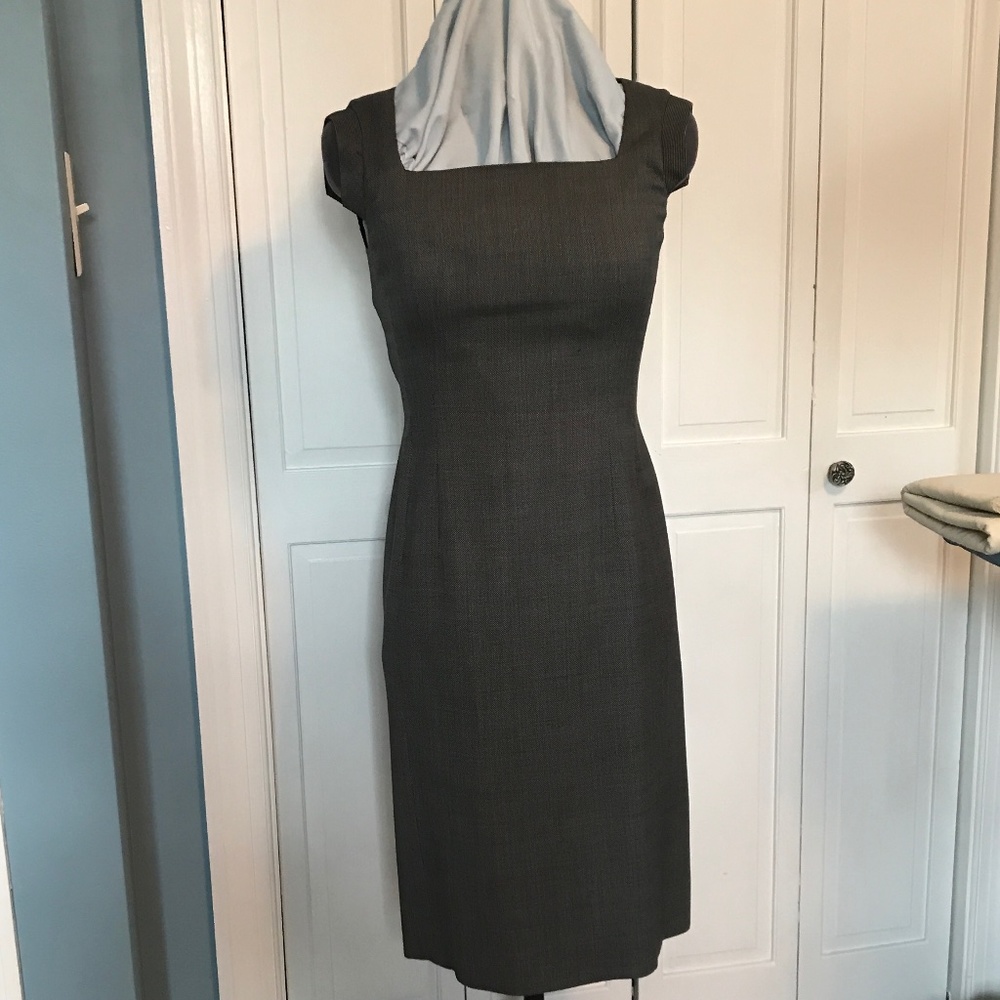 Brooks Brothers Tollegno 1900 Gray Sheath Dress Size 2 with square neckline